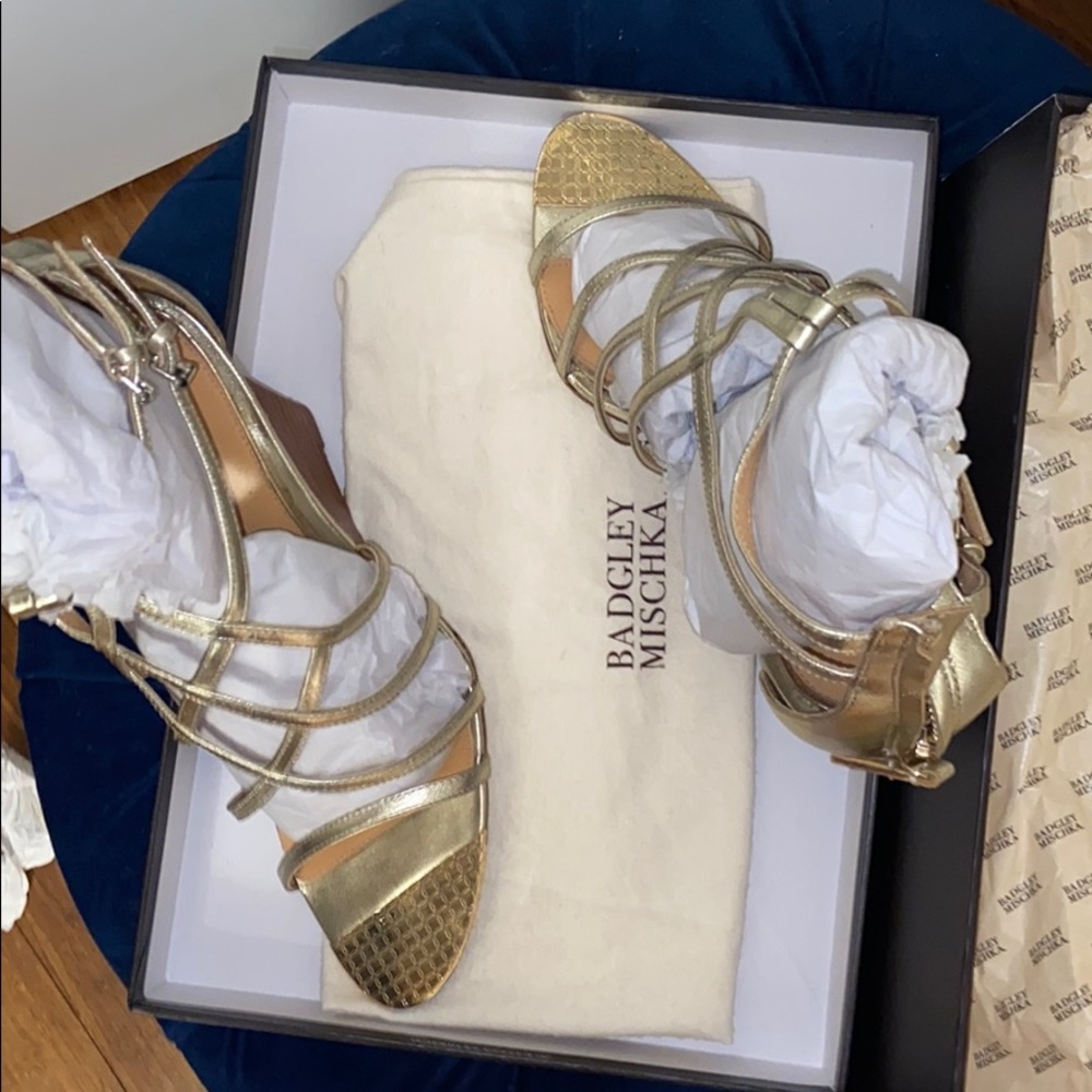 Like new wedges! Metallic gold. 4 inches.